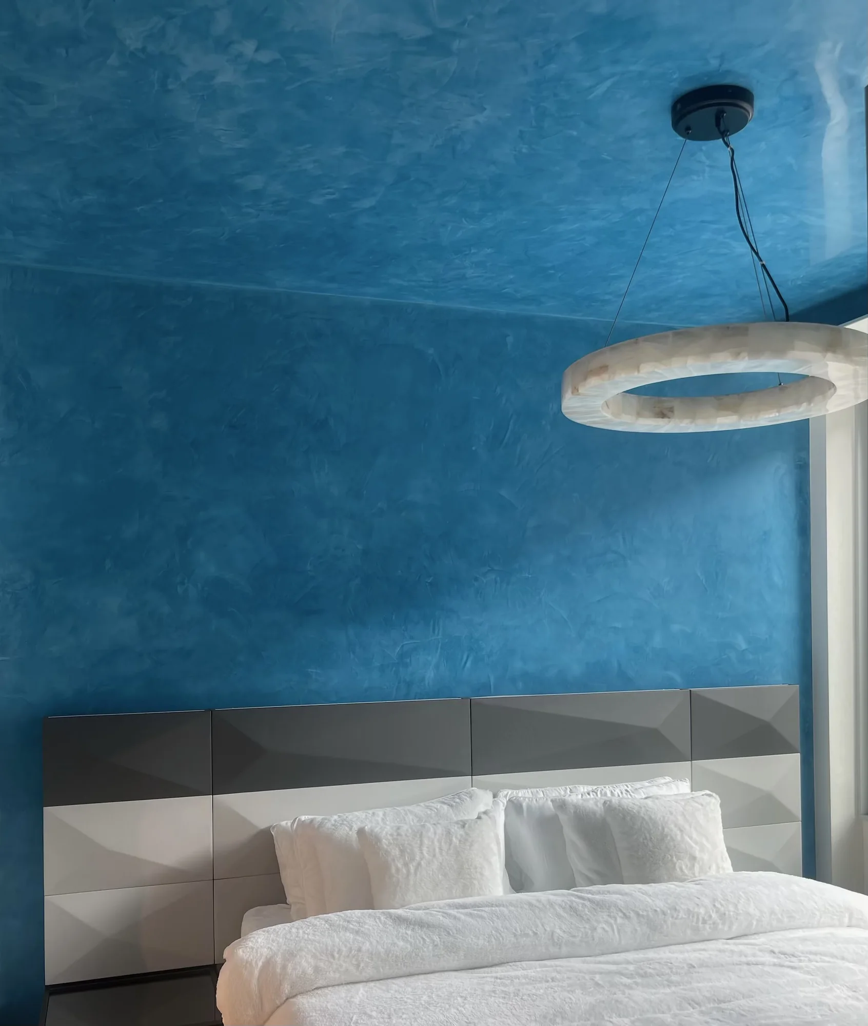 Deep blue polished Stucco Veneziano wall and ceiling