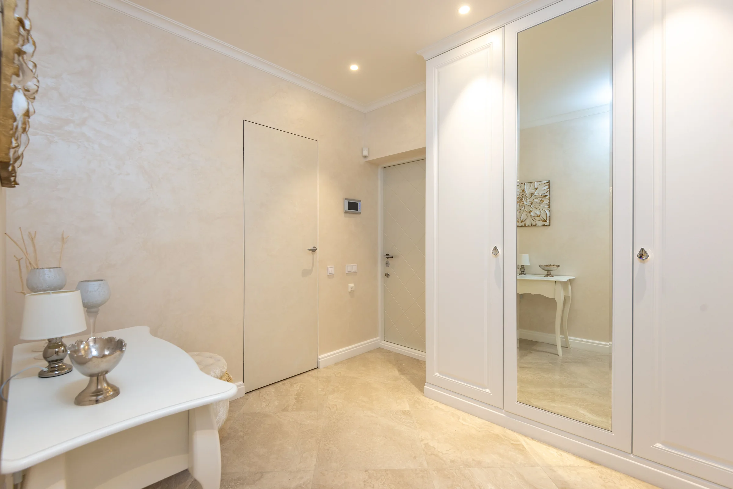 Ivory mineral walls in a foyer